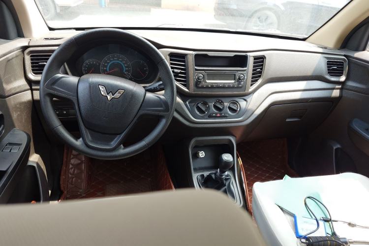 Used Wuling Hongguang V 2019 1.5L Standard Version China VI LAR Interior 2