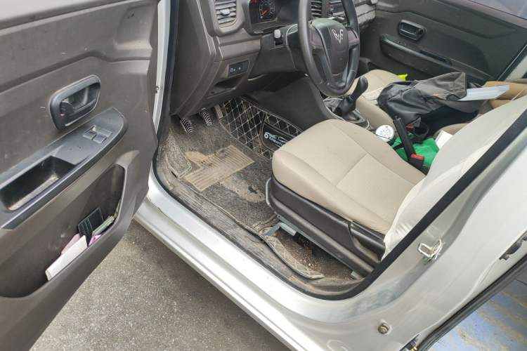 Used Wuling Hongguang V 2019 1.5L Jingqu Version L2B Interior 3
