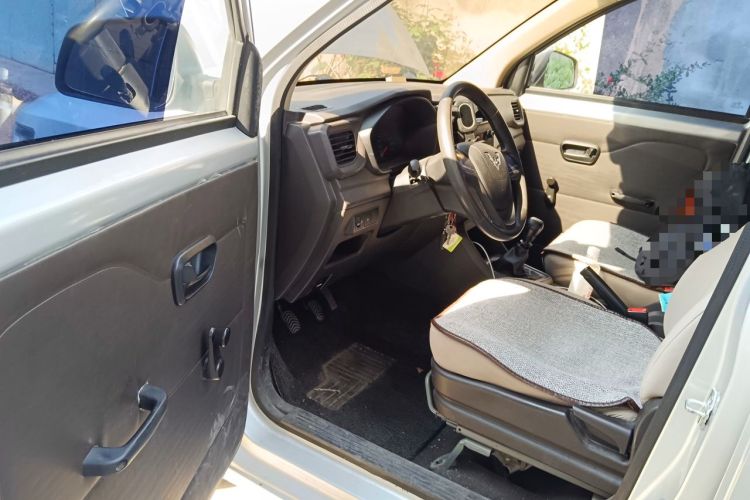 Used Wuling Hongguang V 2019 1.5L Base Version China VI LAR Interior 3