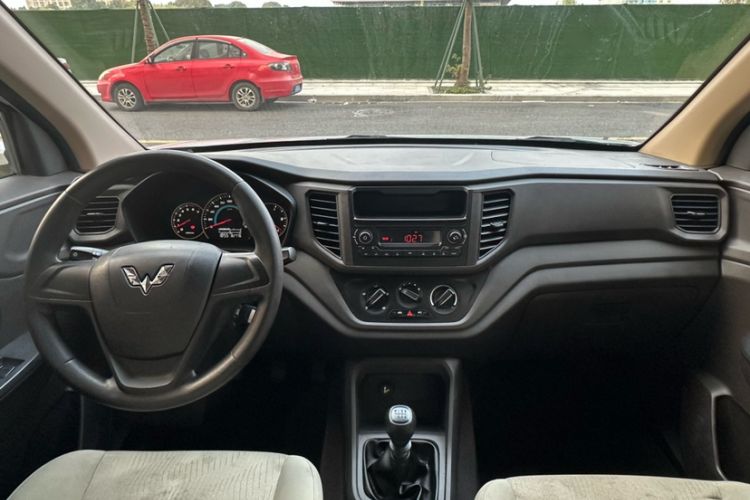 Used Wuling Hongguang V 2019 1.5L Enjoyment Version China VI LAR Interior 4