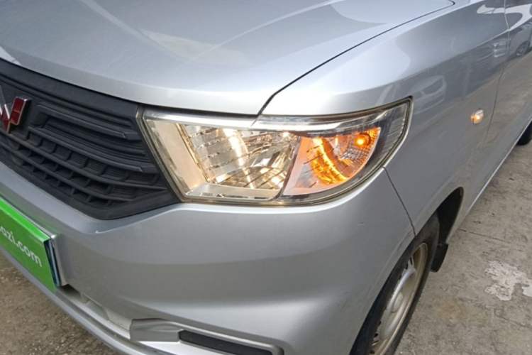Used Wuling Hongguang V 2019 1.5L Jingqu Version China VI LAR Left Front Headlight