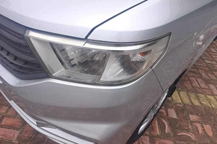 Used Wuling Hongguang V 2019 1.5L Jingqu Version China VI LAR Left Front Headlight