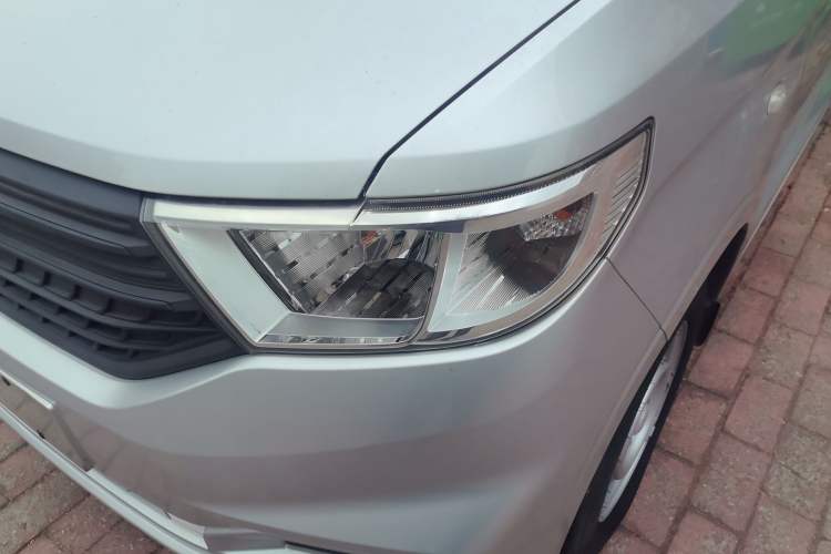 Used Wuling Hongguang V 2019 1.5L Jingqu Version China VI LAR Left Front Headlight