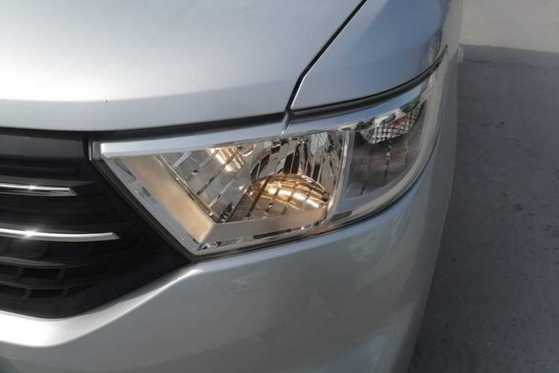 Used Wuling Hongguang V 2019 1.5L Enjoyment Version China VI LAR Left Front Headlight
