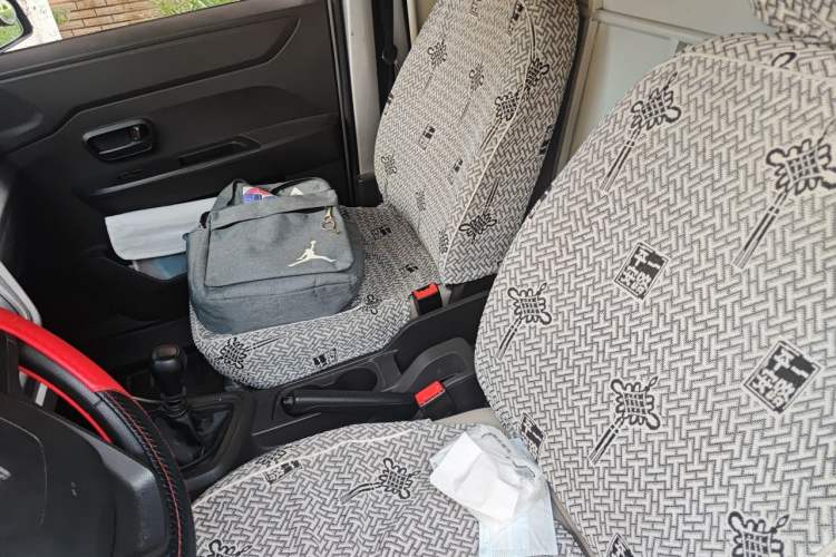 Used Wuling Hongguang V 2019 1.5L Jingqu Edition Sealed-Window Vehicle China VI LAR Left Front Seat
