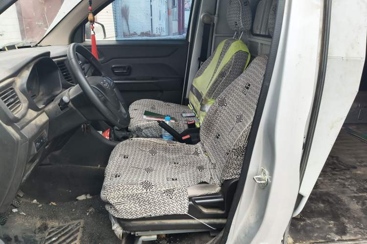 Used Wuling Hongguang V 2019 1.5L Jingqu Edition Sealed-Window Vehicle China VI LAR Left Front Seat