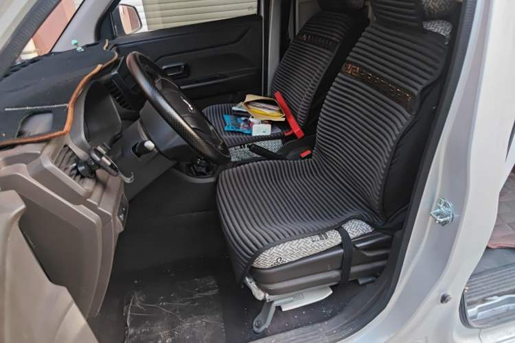 Used Wuling Hongguang V 2019 1.5L Jingqu Edition Sealed-Window Vehicle China VI LAR Left Front Seat