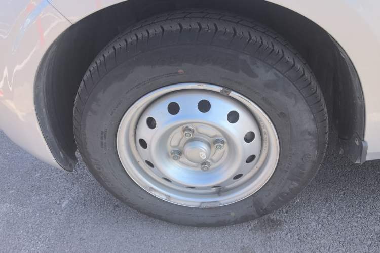 Used Wuling Hongguang V 2019 1.5L Base Window-Sealed Vehicle China VI LAR Left Front Wheel Hub