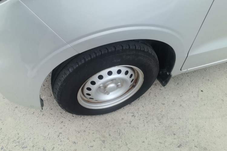 Used Wuling Hongguang V 2019 1.5L Base Version China VI LAR Left Front Wheel Hub
