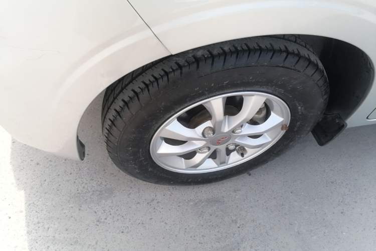 Used Wuling Hongguang V 2019 1.5L Enjoyment Version China VI LAR Left Front Wheel Hub