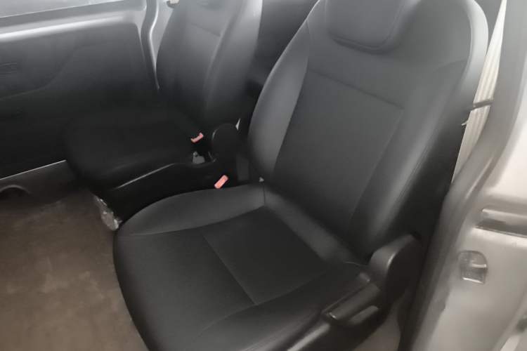 Used Wuling Hongguang V 2019 1.5L Enjoyment Version L2B Left Rear Seat