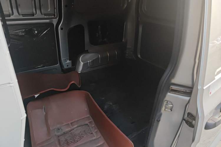 Used Wuling Hongguang V 2019 1.5L Jingqu Edition Sealed-Window Vehicle China VI LAR Left Rear Seat