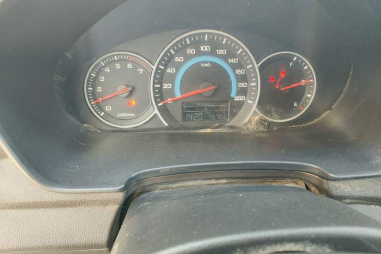Used Wuling Hongguang V 2019 1.5L Standard Version L2B Odometer Close Up