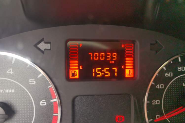 Used Wuling Hongguang V 2019 1.5L Jingqu Version China VI LAR Odometer Close Up