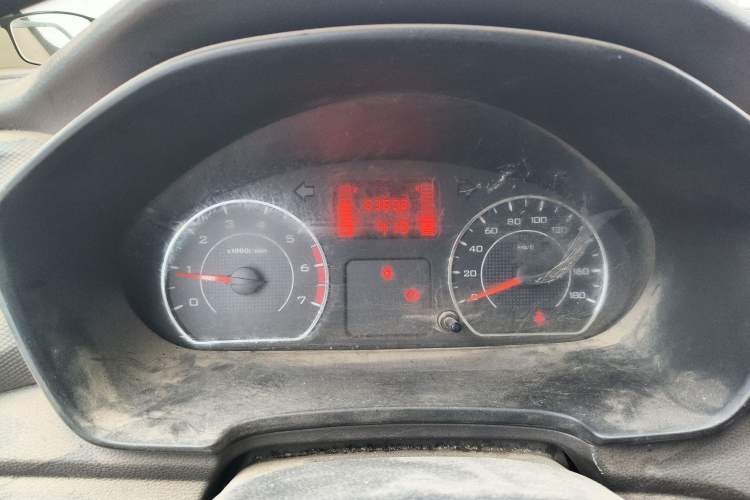 Used Wuling Hongguang V 2019 1.5L Jingqu Edition Sealed-Window Vehicle China VI LAR Odometer Close Up