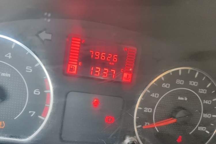 Used Wuling Hongguang V 2019 1.5L Base Version China VI LAR Odometer Close Up