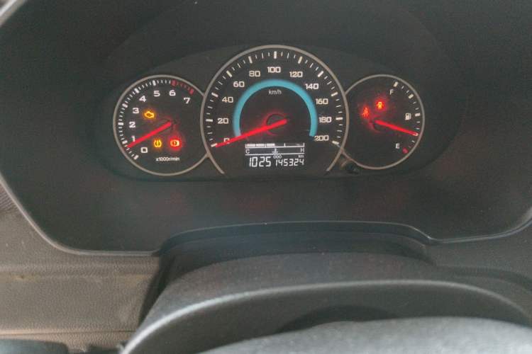 Used Wuling Hongguang V 2019 1.5L Enjoyment Version China VI LAR Odometer Close Up