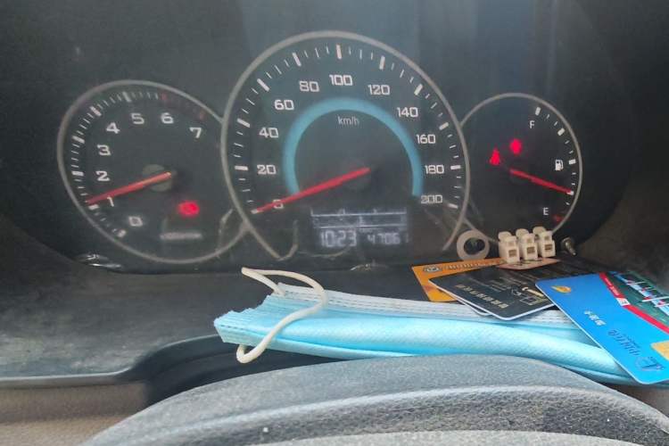 Used Wuling Hongguang V 2019 1.5L Standard Version China VI LAR Odometer Close Up