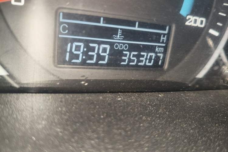Used Wuling Hongguang V 2019 1.5L Enjoyment Version China VI LAR Odometer Close Up