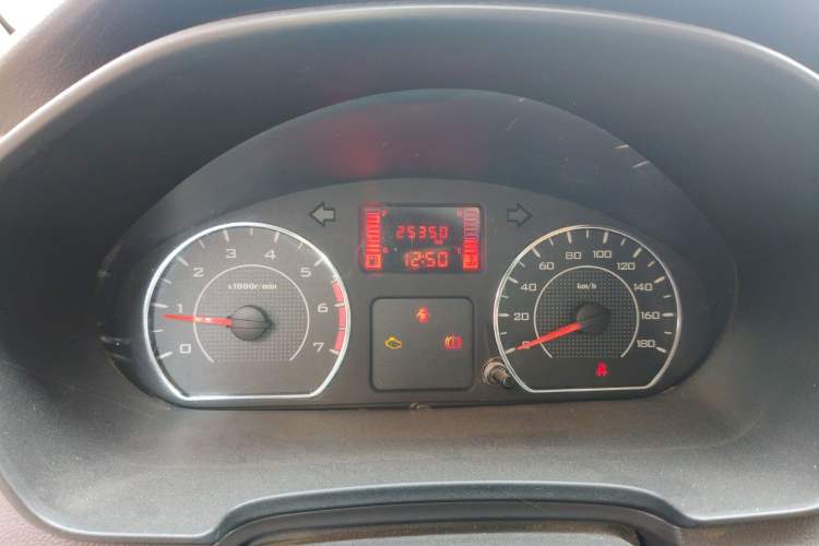 Used Wuling Hongguang V 2019 1.5L Base Version China VI LAR Odometer Close Up