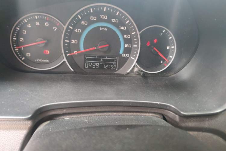 Used Wuling Hongguang V 2019 1.5L Standard Version China VI LAR Odometer Close Up