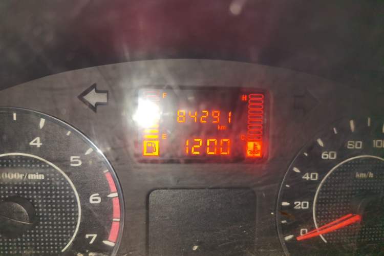 Used Wuling Hongguang V 2019 1.5L Jingqu Edition Sealed-Window Vehicle China VI LAR Odometer Close Up
