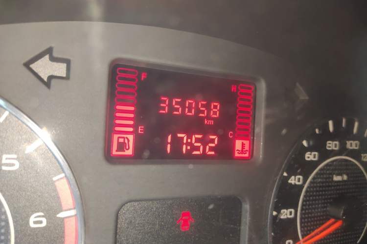 Used Wuling Hongguang V 2019 1.5L Jingqu Version China VI LAR Odometer Close Up