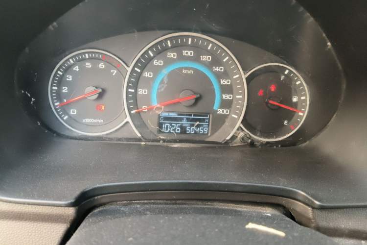 Used Wuling Hongguang V 2019 1.5L Standard Version L2B Odometer Close Up