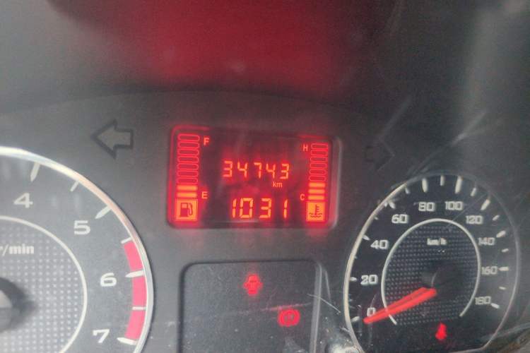 Used Wuling Hongguang V 2019 1.5L Base Version China VI LAR Odometer Close Up