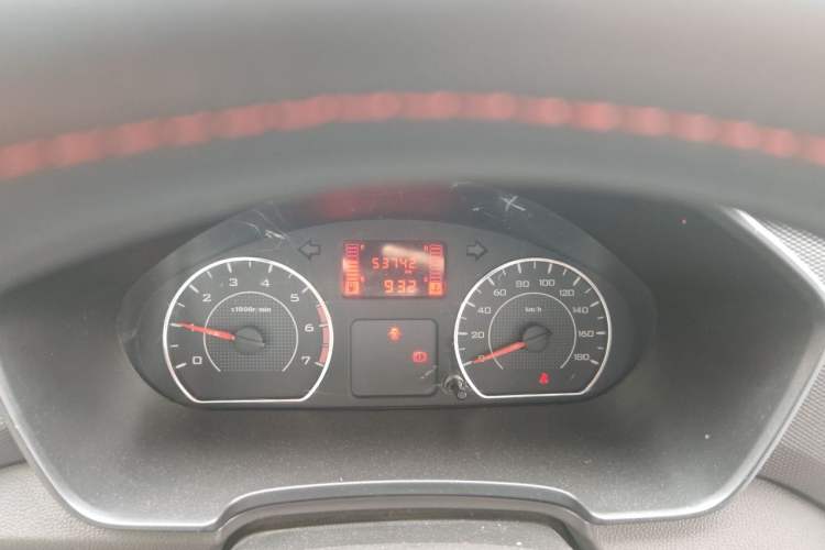 Used Wuling Hongguang V 2019 1.5L Standard Version China VI LAR Odometer Close Up