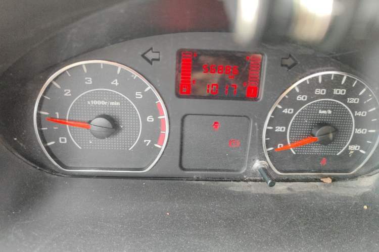 Used Wuling Hongguang V 2019 1.5L Jingqu Version L2B Odometer Close Up