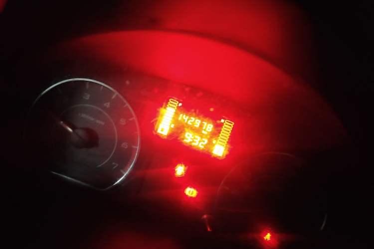 Used Wuling Hongguang V 2019 1.5L Jingqu Version China VI LAR Odometer Close Up