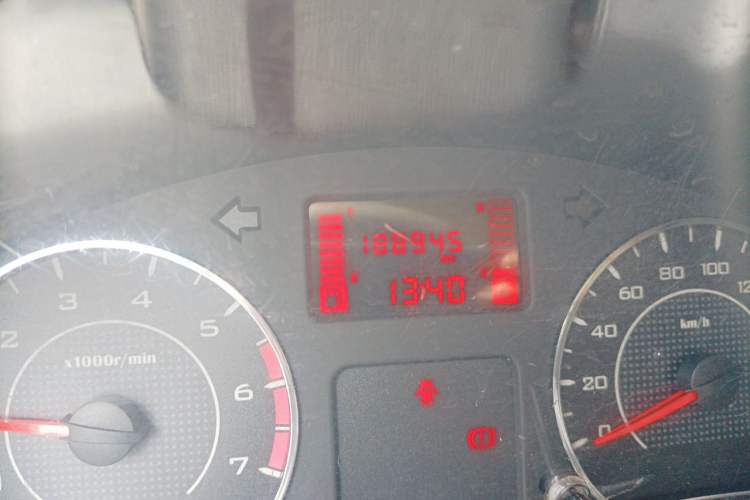 Used Wuling Hongguang V 2019 1.5L Base Window-Sealed Vehicle China VI LAR Odometer Close Up