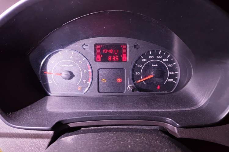 Used Wuling Hongguang V 2019 1.5L Jingqu Version China VI LAR Odometer Close Up