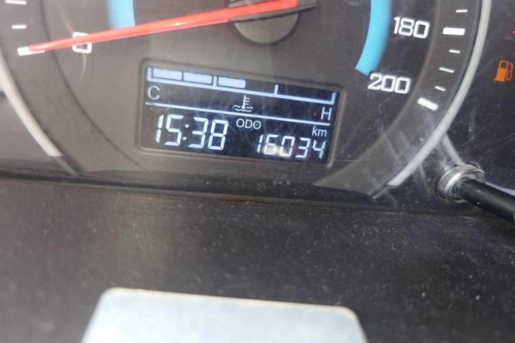 Used Wuling Hongguang V 2019 1.5L Standard Version China VI LAR Odometer Close Up