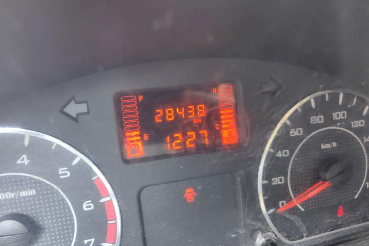 Used Wuling Hongguang V 2019 1.5L Jingqu Version China VI LAR Odometer Close Up