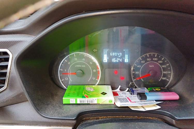 Used Wuling Hongguang V 2019 1.5L Jingqu Edition Sealed-Window Vehicle China VI LAR Odometer Close Up