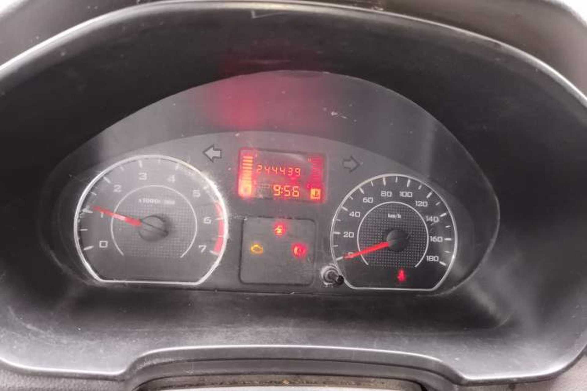 Used Wuling Hongguang V 2019 1.5L Jingqu Edition Sealed-Window Vehicle China VI LAR Odometer Close Up