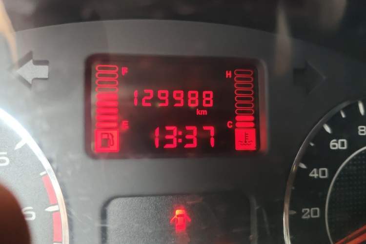Used Wuling Hongguang V 2019 1.5L Base Window-Sealed Vehicle China VI LAR Odometer Close Up