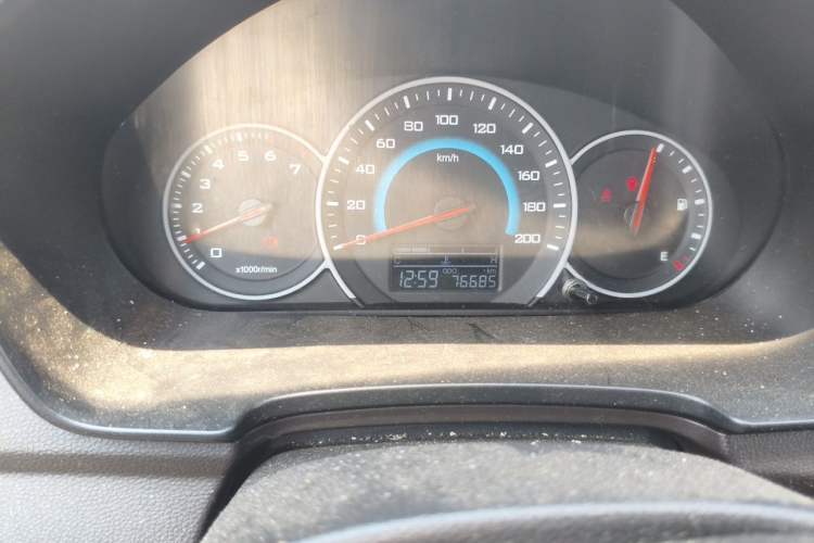 Used Wuling Hongguang V 2019 1.5L Standard Version L2B Odometer Close Up