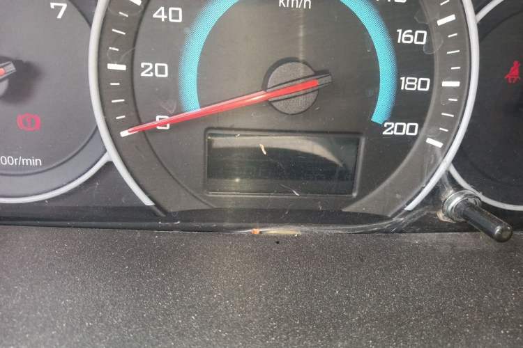 Used Wuling Hongguang V 2019 1.5L Enjoyment Version China VI LAR Odometer Close Up
