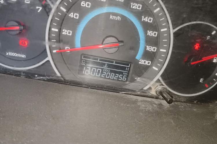 Used Wuling Hongguang V 2019 1.5L Base Version L2B Odometer Close Up