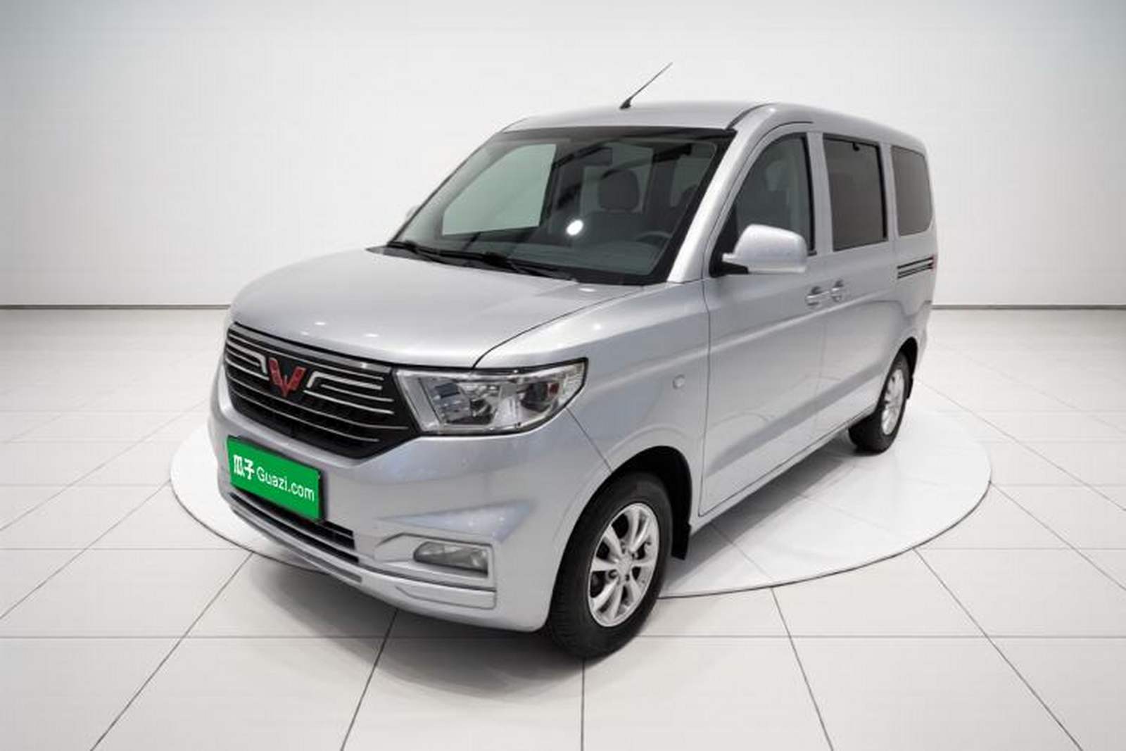 Фото Wuling с площадки