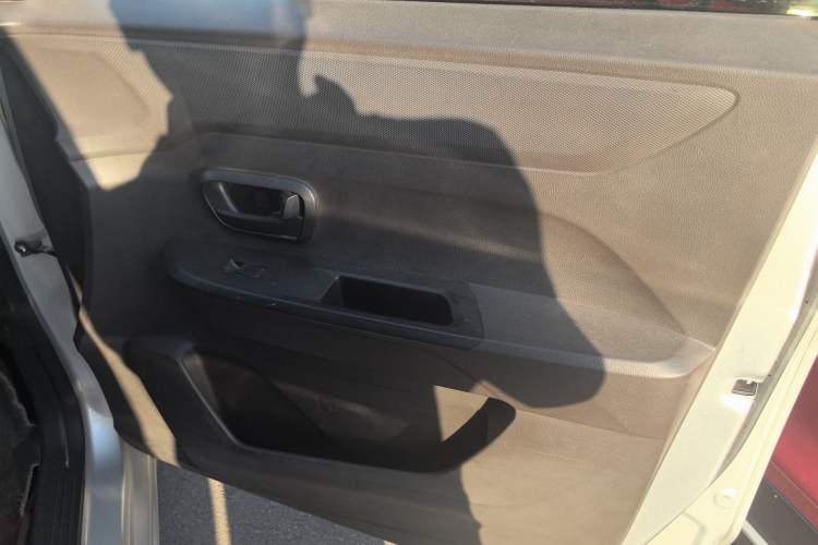 Used Wuling Hongguang V 2019 1.5L Base Window-Sealed Vehicle China VI LAR Right Front Door Interior