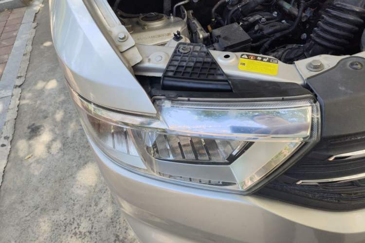 Used Wuling Hongguang V 2019 1.5L Standard Version L2B Right Front Headlight