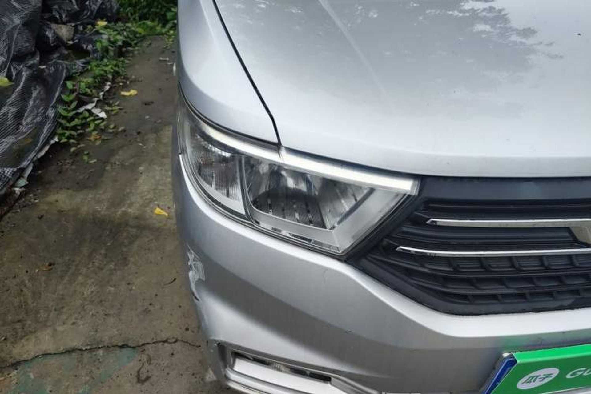Used Wuling Hongguang V 2019 1.5L Enjoyment Version China VI LAR Right Front Headlight