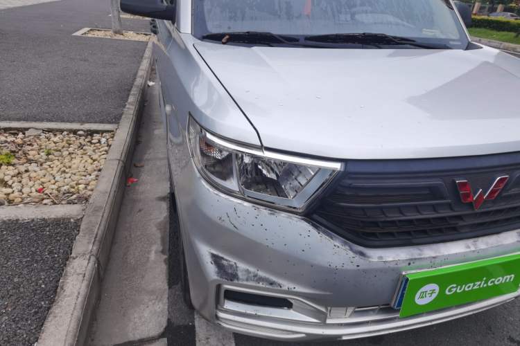Used Wuling Hongguang V 2019 1.5L Jingqu Version China VI LAR Right Front Headlight