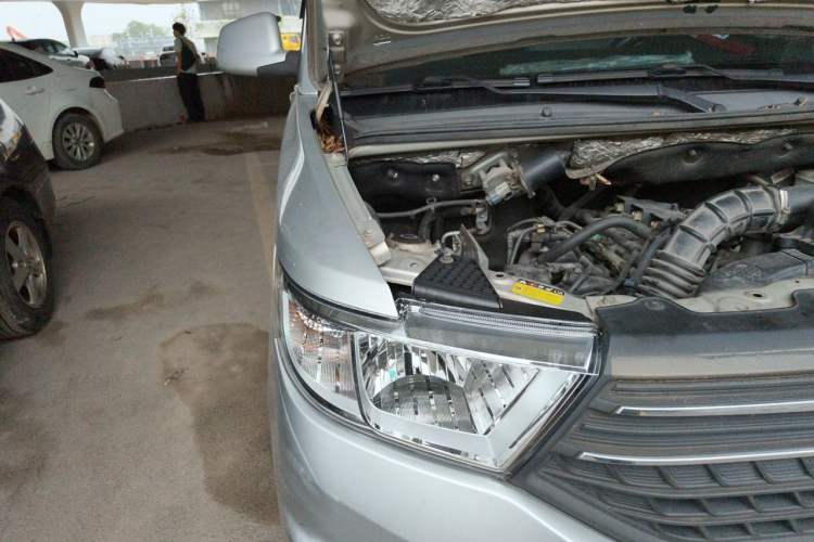 Used Wuling Hongguang V 2019 1.5L Enjoyment Version China VI LAR Right Front Headlight