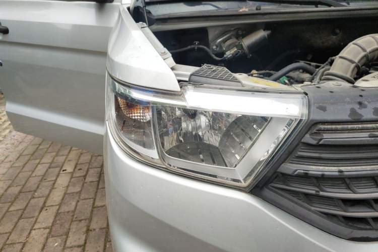 Used Wuling Hongguang V 2019 1.5L Jingqu Version China VI LAR Right Front Headlight