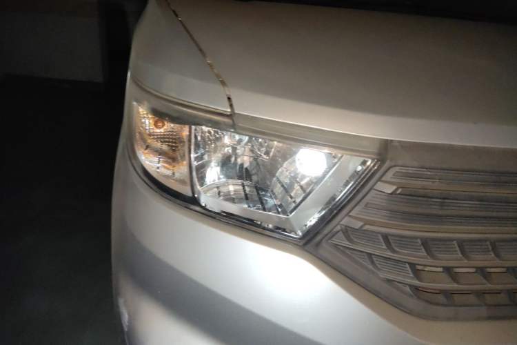 Used Wuling Hongguang V 2019 1.5L Jingqu Version China VI LAR Right Front Headlight